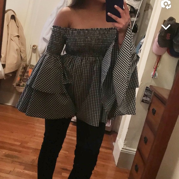 Beau Tissu off the shoulder top - Picture 2 of 2